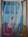 ragazza su balcone e tramonto al lago